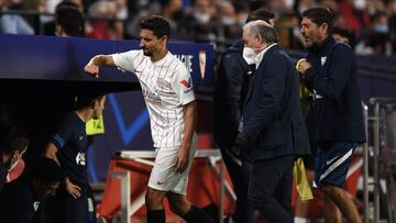 Jesús Navas, contrariado tras ser sustituido ante el Lille.