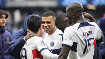 Paris Saint-Germain's French forward #07 Kylian Mbappe (C) celebrates with Paris Saint-Germain's South Korean midfielder #19 Lee Kang-in (L) and Paris Saint-Germain's Portuguese midfielder #15 Danilo Pereira (R) after winning at the end of the French L1 football match between Le Havre AC and Paris Saint-Germain (PSG) at The Stade Oceane in Le Havre, north-western France, on December 3, 2023. (Photo by DAMIEN MEYER / AFP)