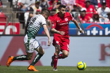 Otro año que coincide entre elecciones a la presidencia y la Copa del Mundo. En la Liga Mx, la Final se decide entre mañana y el domingo, entre Toluca y Santos. Por la presidencia pujan José Antonio Meade, del PRI; Ricardo Anaya, del Frente que involucra 