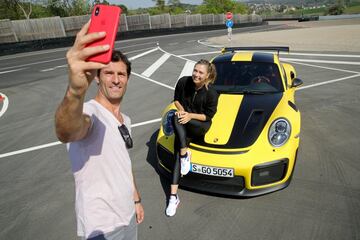 Sharapova y Webber, embajadores de Porsche