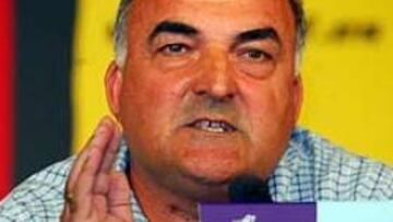 <b>RECTIFICACIÓN.</B> Sólo 24 horas después de anunciar su intención de continuar como seleccionador, Iñaki Sáez, ha dado marcha atrás.