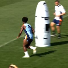 Endrick stuns in Real Madrid session with jaw-dropping trivela goal