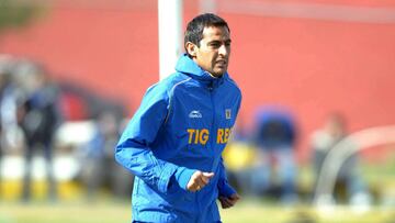 MEXSPORT DIGITAL IMAGE 
16 December 2003:  Action photo of Walter Gaitan of Tigres UANL, during a training session./Foto de accion de Walter Gaitan de Tigres UANL, durante una sesion de entrenamiento. MEXSPORT/ALEJANDRO ACOSTA