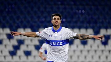 Futbol, Universidad Catolica vs Coquimbo Unido.
Fecha 16, campeonato Nacional 2022.
El jugador de Universidad Catolica Fernando Zampedri, izquierda, celebra su gol contra Universidad Catolica durante el partido por la primera division disputado en el estadio San Carlos de Apoquindo.
Santiago, Chile.
03/07/2022
Felipe Zanca/Photosport

Football, Universidad Catolica vs Coquimbo Unido.
16 th date, 2022 National Championship.
Universidad CatolicaÕs player Fernando Zampedri, left, celebrates his goal against Universidad Catolica during the first division match held at San Carlos de Apoquindo stadium.
Santiago, Chile.
03/07/2022
Felipe Zanca/Photosport