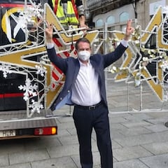 La Navidad llega a Vigo en pleno agosto: arranca el montaje de 11 millones de bombillas