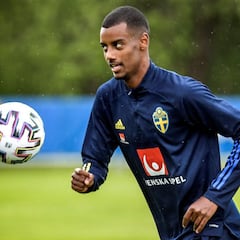 Isak: "España es España y claro que es la favorita, pero tenemos
opciones"