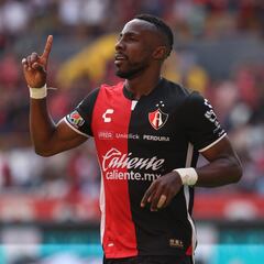 Golazo de Julián Quiñones a lo “Panenka” contra Pachuca