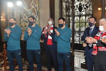 Miembros del equipo durante la recepción. 