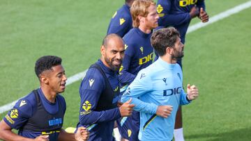 19/04/23 CADIZ CF ENTRENAMIENTO   FALI Y CHOCO LOZANO