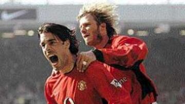 <b>SOCIOS</B>. Beckham surtió de balones a Van Nistelrooy la pasada temporada. El holandés marcó 25 goles en Liga.