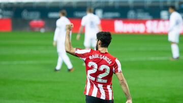 Ra&uacute;l Garc&iacute;a celebra uno de sus goles al Real Madrid.