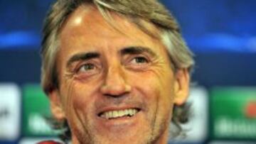 Roberto Mancini, sonriente en una rueda de prensa.