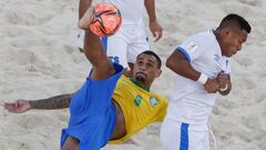 La selecci&oacute;n de El Salvador perdi&oacute; su segundo partido del Mundial de F&uacute;tbol Playa despu&eacute;s de caer 4-2 ante Brasil este domingo y queda con pocas aspiraciones de avanzar.