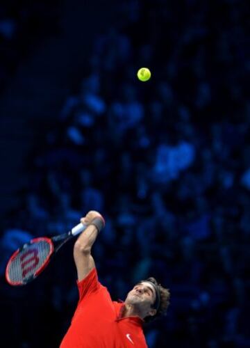 Roger Federer desplegó toda su artillería para aguantar a Stanislas Wawrinka y jugar una nueva final del Master.