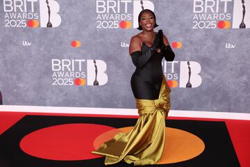 Madame Joyce posa en la alfombra de los Brit Awards 2025.