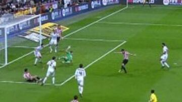 Fernando Llorente acortó distancias de forma ilegal