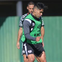 Falcao se alista para recibir a un Barcelona golpeado