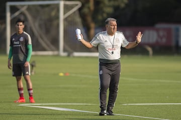 Gerardo Martino dirigió su primer entrenamiento con la Selección Mexicana, lo hizo en la concentración conformada por jugadores de la Liga MX en el CAR.