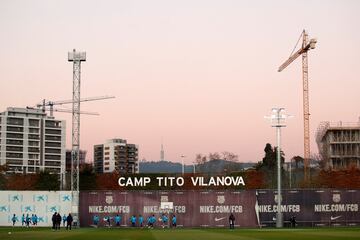 Messi entrena con el Barcelona antes del Clásico