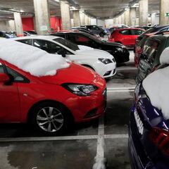 Por qué no deberías quitar el hielo del coche usando la calefacción según la DGT