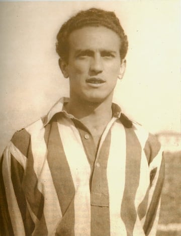 El madrileño jugó 100 partidos con el Atlético de Madrid entre las temporadas 1952 y 1959., aunque la temporada 1954-55 la jugó cedido en Las Palmas.