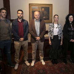 Mel, Curbelo y Kirian se acercan a Benito Pérez Galdós