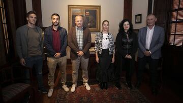 Mel, Curbelo y Kirian se acercan a Benito Pérez Galdós