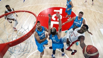 Manila (Philippines), 06/09/2023.- RJ Barrett (R) of Canada drives to the basket during the FIBA Basketball World Cup quarterfinal game between Germany and Latvia in Manila, Philippines, 05 September 2023. (Baloncesto, Alemania, Letonia, Filipinas, Eslovenia) EFE/EPA/Yong Teck Lim / POOL
