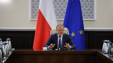 Polish Prime Minister Donald Tusk holds an extraordinary government meeting at the chancellery, with military and emergency services officials, following violations of Polish airspace during a Russian attack on Ukraine, in Warsaw, Poland, September 10, 2025. REUTERS/Kacper Pempel