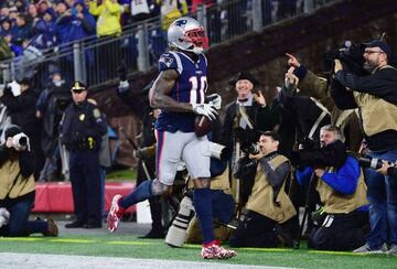 Josh Gordon despu&eacute;s de anotar touchdown.