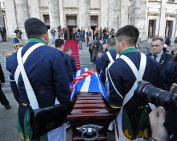 Imagen de la capilla ardiente en el Palacio Legislativo de Montevideo con el féretro de Alcides Ghiggia.