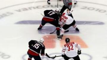 <b>ESTRENO DE LOS ANFITRIONES. </b>La selección de Canadá, ayer, antes de enfrentarse a Noruega.