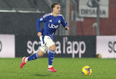 El mediocentro francés llegó como el gran fichaje del mercado invernal de la pasada temporada, a cambio de 15 millones de euros. El ex del Lyon se ha convertido en una pieza importantísima para Fábregas, ya que se ha adaptado bien al equipo y ha brindado dos goles y tras asistencias. 
