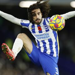 El City convence a Cucurella