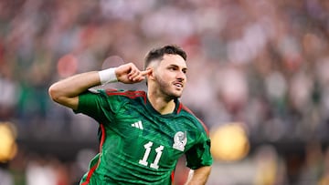 The Feyenoord forward’s value, given his fantastic form this season, has shot through the roof compared to his compatriots.
<br><br>

Santiago Gimenez celebra su gol 1-0 de Mexico durante el partido Mexico (Seleccion Nacional Mexicana) vs Panama, correspondiente a la Gran Final de la Copa Oro de la CONCACAF 2023, en el SoFi Stadium, el 16 de Julio de 2023.