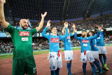 Napoli "obsessed" with beating Juventus to title, says Albiol