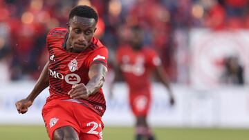 El elemento canadiense de 27 años de edad deja a la escuadra de Toronto en la MLS para llegar al Nottingham Forest de la Championship de Inglaterra.