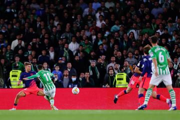 1-1. Tello marca el primer gol bético.