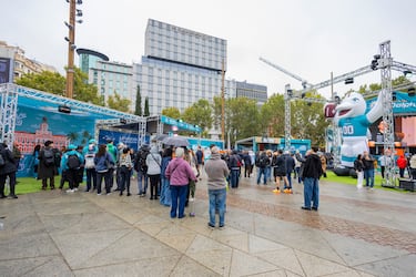 La Plaza de España de Madrid acoge la Fan Zone de los Miami Dolphins. 