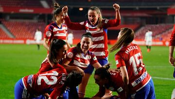 El Granada celebra un gol en Los Cármenes.