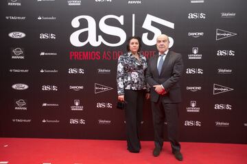 Antonio Resines con su acompañante.