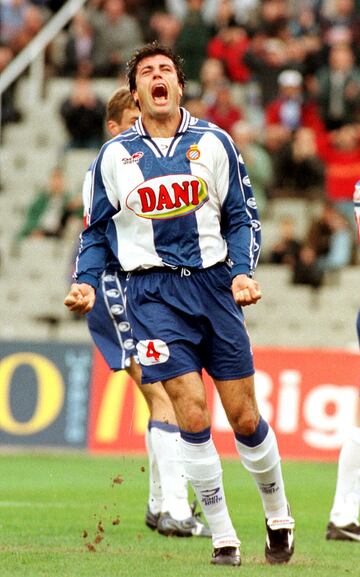 Jugó con el Real Madrid, cuatro temporadas de 1992 a 1995 y la temporada 95/96. Con el Espanyol jugó de 1996 al 2001.
