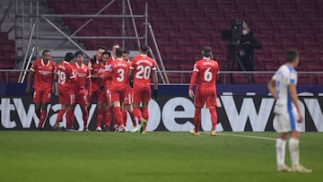 El Sevilla celebra su clasificaci&oacute;n para octavos de final, gracias al gol de Lucas Ocampos ante el Legan&eacute;s.