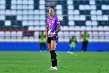 La jugadora de la selección española femenina y reciente campeona del mundo ha reaparecido con su club, el Club de Fútbol Pachuca Femenil de la Primera División Femenil de México. Jenni salió en los últimos minutos de juego siendo recibida con una gran ovación y un gran tifo sobre la portería.