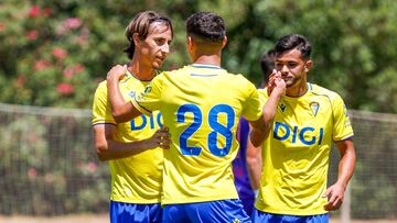 David García celebrando el 2-1 ante Borja Vázquez y Pereira.