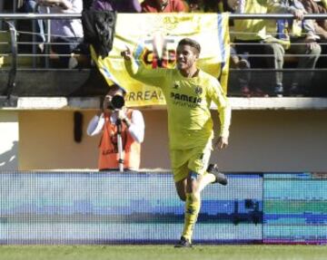 Jonathan Dos Santos del Villarreral celebra el gol que consiguió contra el Deportivo de A Coruña en el partido de la decimosexta jornada de la Liga BBVA