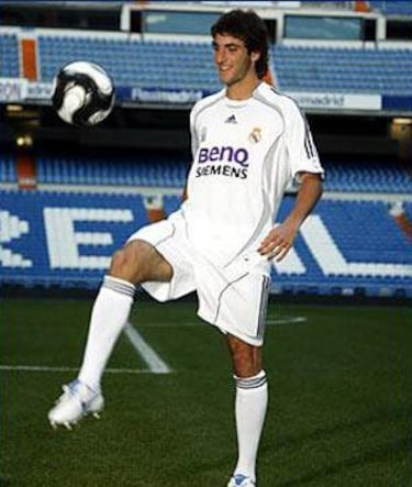 Protagoniza el spot de FIFA 09 junto a Higuaín