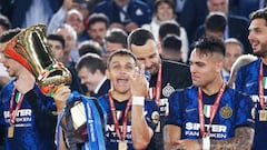 ROME, ITALY - MAY 11: Alexis Sanchez of FC Internazionale celebrates with the trophy during the Coppa Italia Final match between Juventus and FC Internazionale at Stadio Olimpico on May 11, 2022 in Rome, Italy. (Photo by Matteo Ciambelli/vi/DeFodi Images via Getty Images)