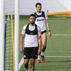 El Villarreal pagará 8 millones por Coquelin y Parejo se irá con la carta de libertad