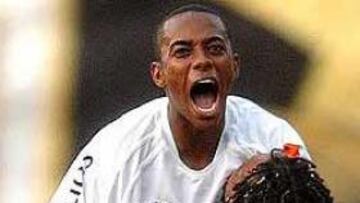 <b>VUELVE A SER FELIZ.</b> Robinho ya podrá volver a centrarse en el fútbol tras la resolución del secuestro de su madre.